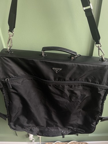 Prada bag suiter - prada,